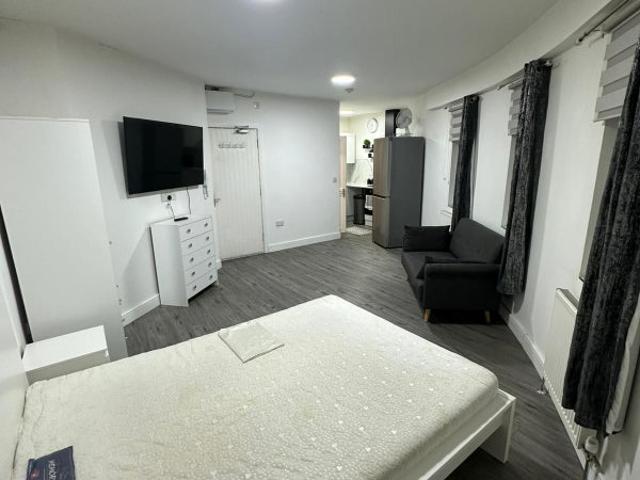 Studio for rent in St Matthew's, Old Wharf