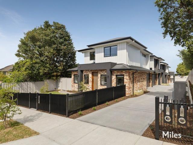 Townhouse for sale in Rosanna, Melbourne