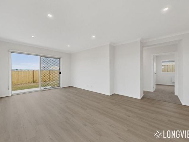 House for rent in Clyde North, Melbourne