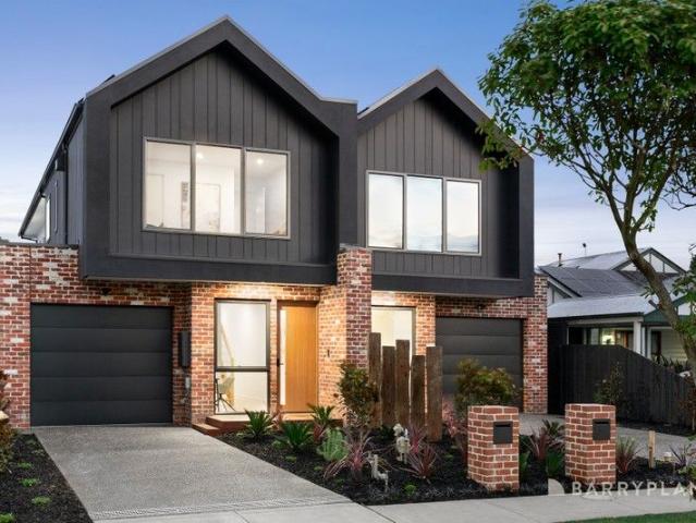 Townhouse for sale in Mordialloc