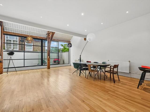 House for rent in Stockwell, Greater London
