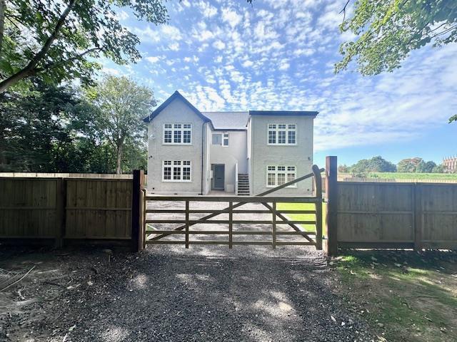 House for rent in Five Acres, Hertfordshire