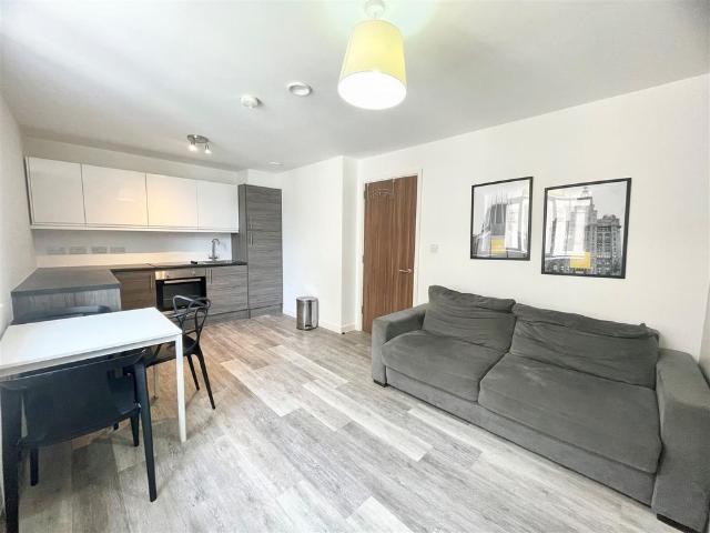 Apartment for rent in Cavern Quarter, Calderstones