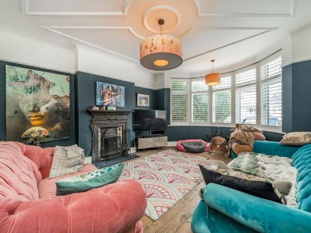 House for rent in Brondesbury, Greater London