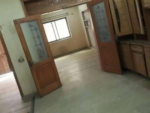 House for sale in عُمر بلاک, لاہور ڈویژن