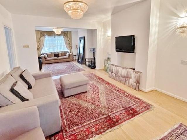 House for rent in London Borough of Ealing, Park Royal