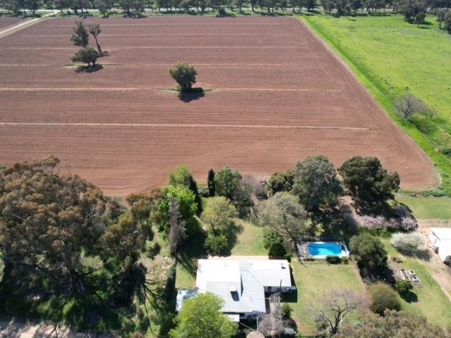 Cottage for sale in Bedgerabong, New South Wales