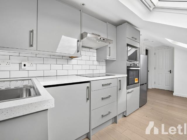 Apartment for rent in Freezywater, Greater London