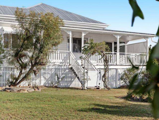 Cottage for sale in Allora, Queensland