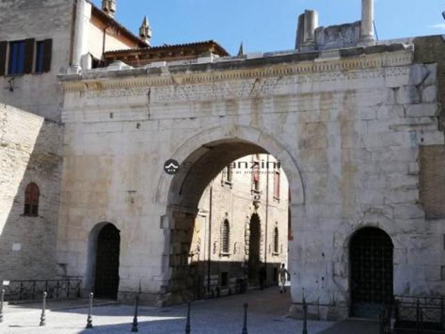 Locale Commerciale in vendita a Fano 2, Marche
