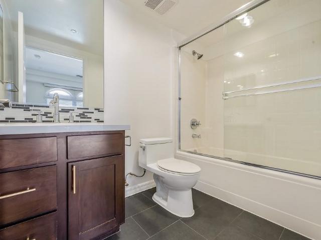 Apartment for rent in Canoga Park, California