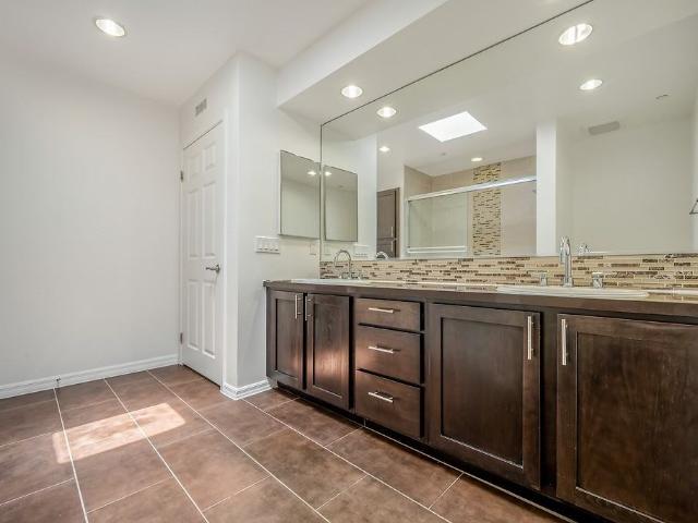Apartment for rent in Canoga Park, California