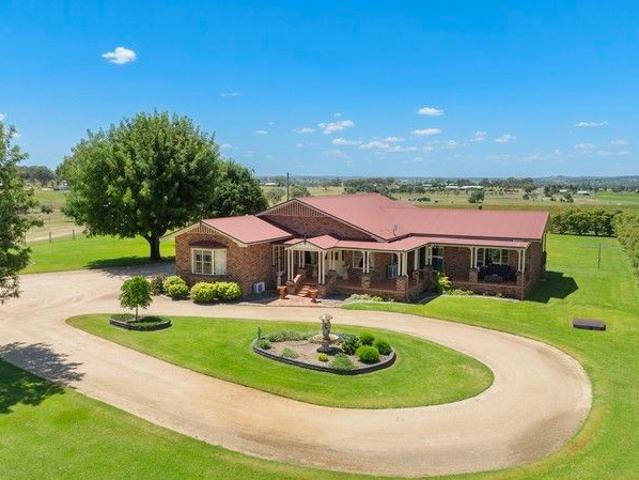 Cottage for sale in Inverell, New South Wales