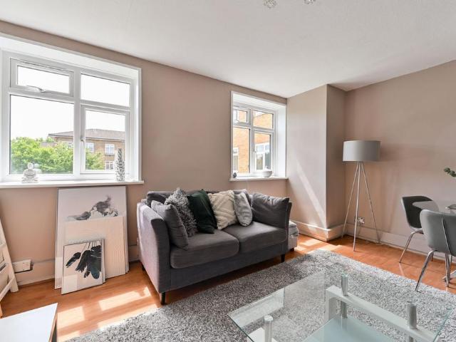 House for rent in Stockwell, Greater London