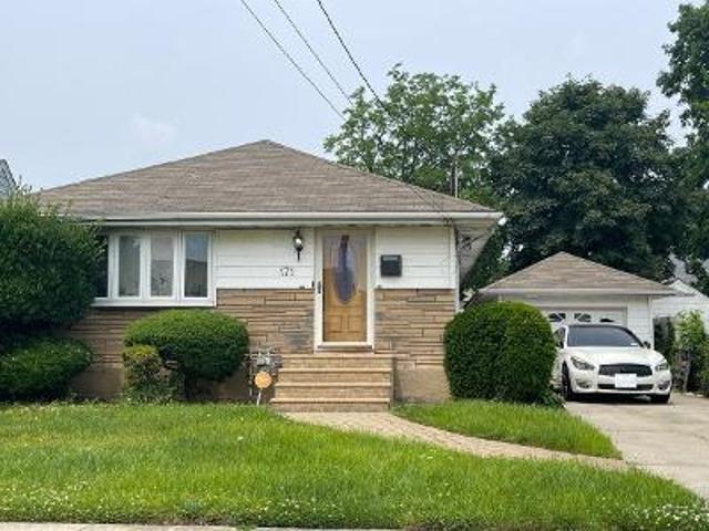House for sale in Hempstead