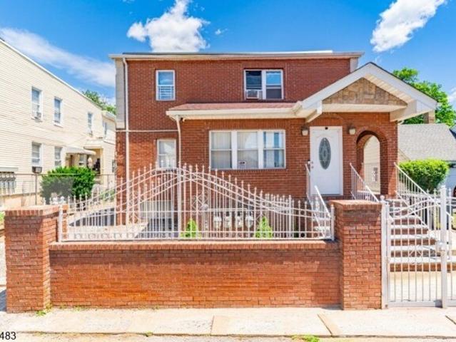 House for sale in Elizabeth, New Jersey