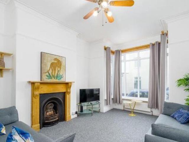 House for rent in Follaton, Strode