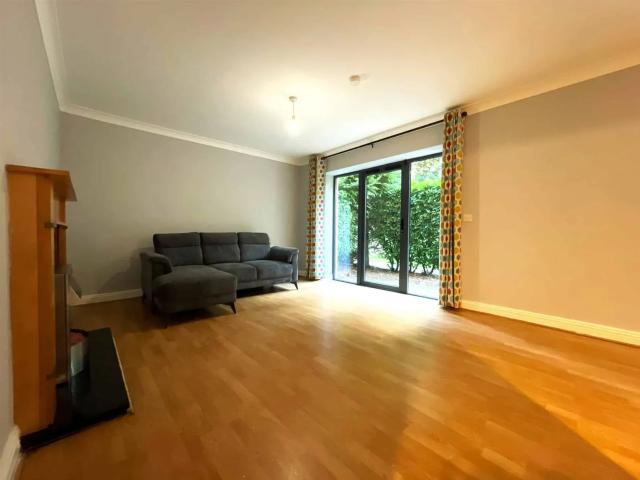 Apartment to rent in Allendale Square, Ongar