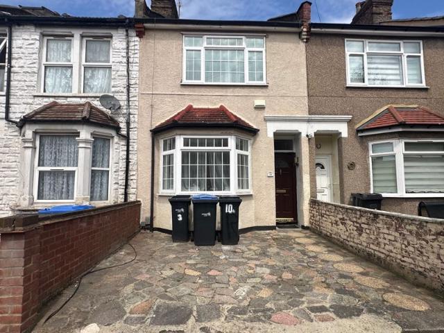 House for rent in Ponders End, Greater London