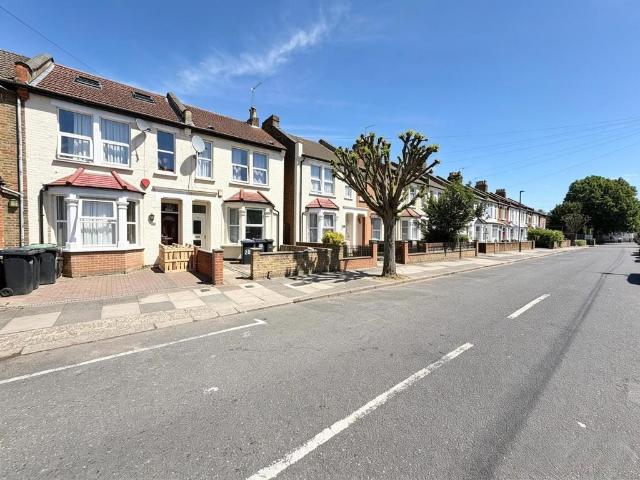 House for rent in Ponders End, Greater London
