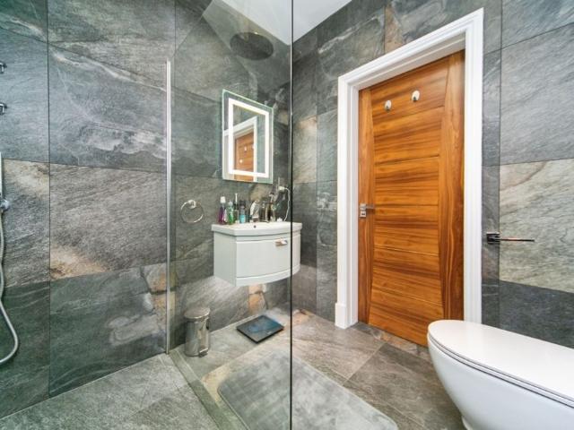 Townhouse for rent in Allerton, Calderstones