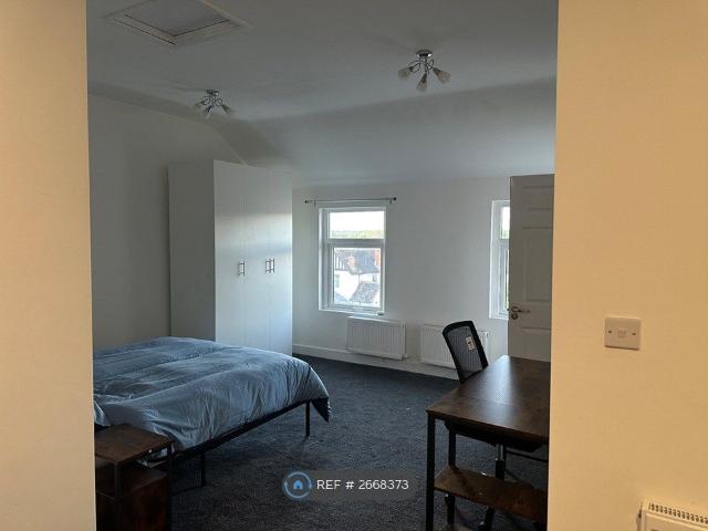 Room for rent in Chapelfields, West Midlands