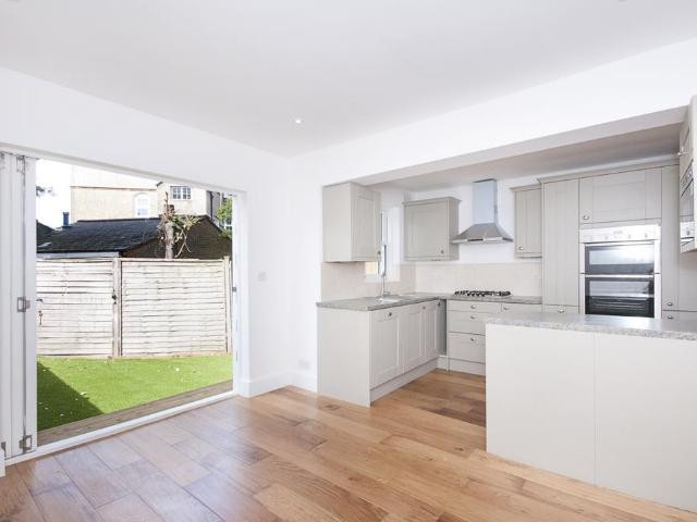 House for rent in Earlsfield, Greater London