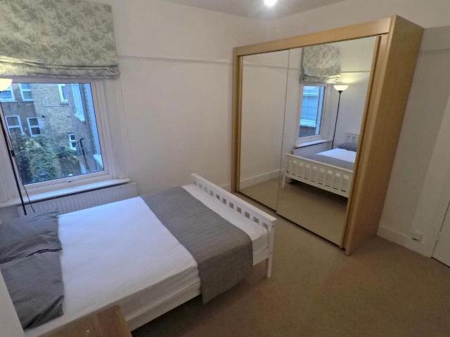 Room for rent in Earlsfield, Greater London