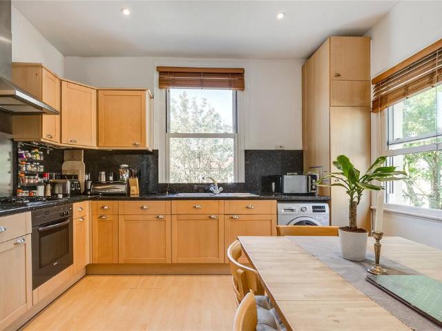 House for rent in Earlsfield, Greater London