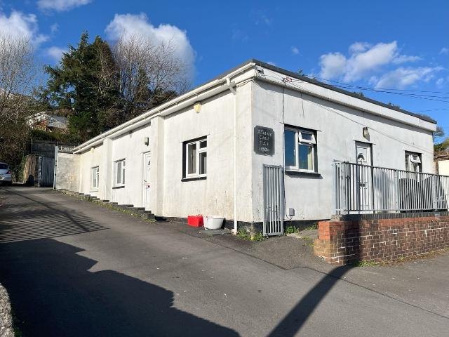 House for rent in Tonyrefail, Coedely