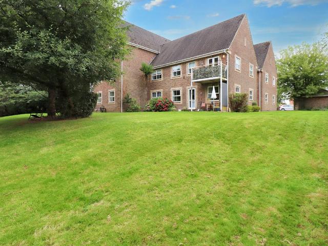 Apartment for rent in Fair Oak and Horton Heath, Helford