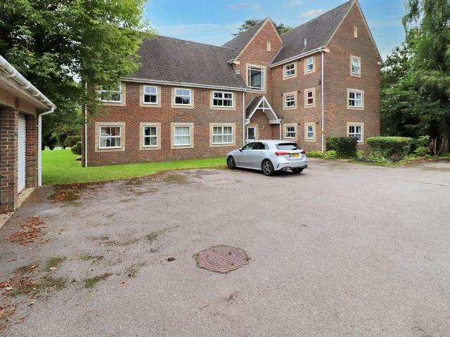 Apartment for rent in Fair Oak and Horton Heath, Helford