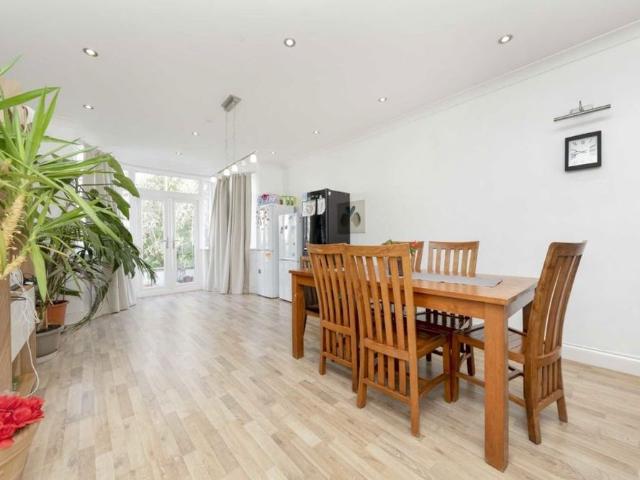 House for rent in Hendon Central, Greater London