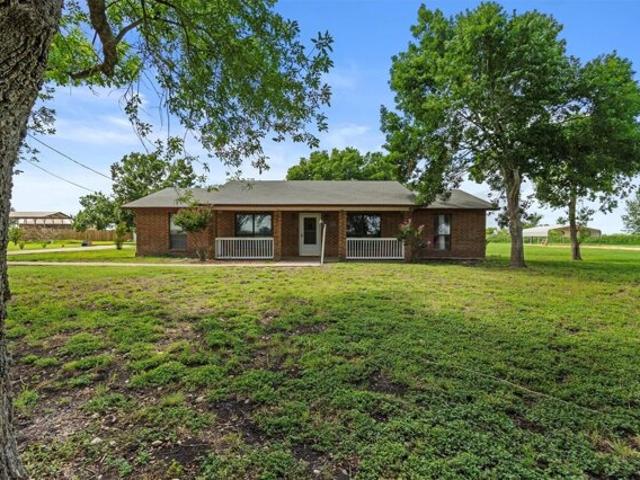 House for sale in Martindale, Texas