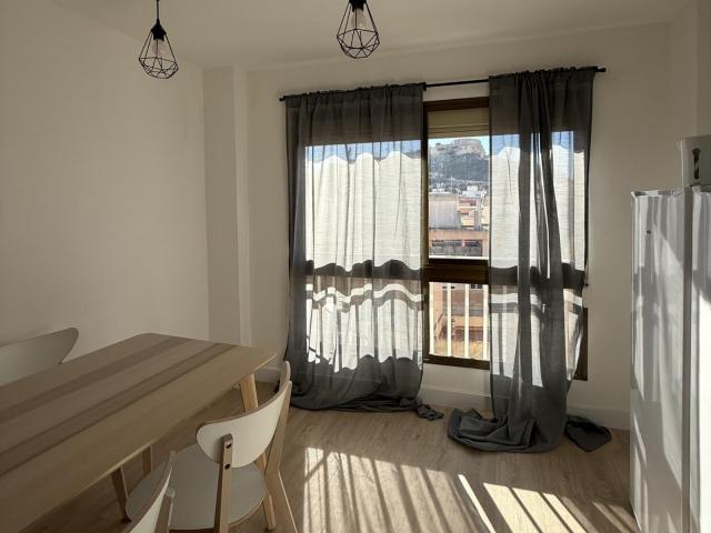 Apartamento en alquiler en les Carolines Baixes, Alicante
