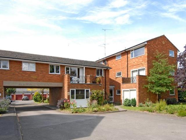 Apartment for rent in Emmbrook, Wokingham