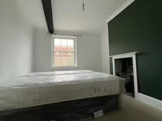 Apartment for rent in Marlborough, Easton Royal