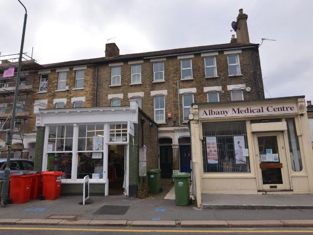 Apartment for rent in Halfway Street, Greater London