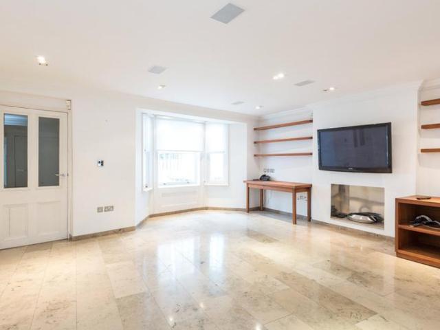 Apartment for rent in St. John's Wood, Greater London