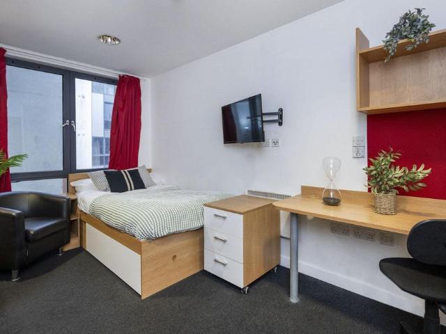 Studio for rent in Hillfields, West Midlands