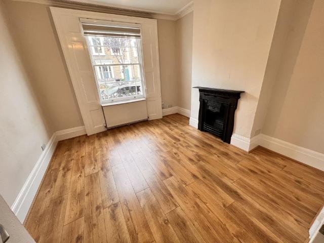 Apartment for rent in Maitland Park, Greater London
