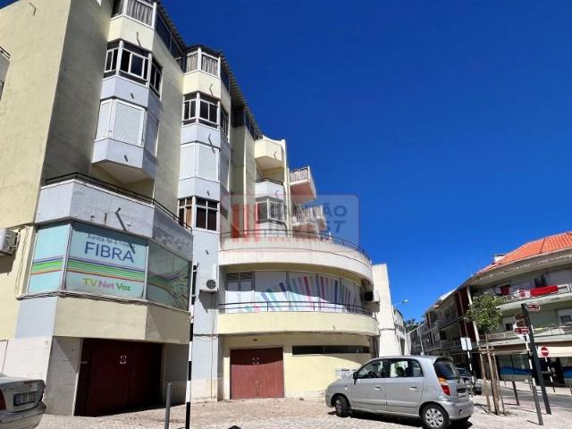 Garagem venda em Almada, Setúbal