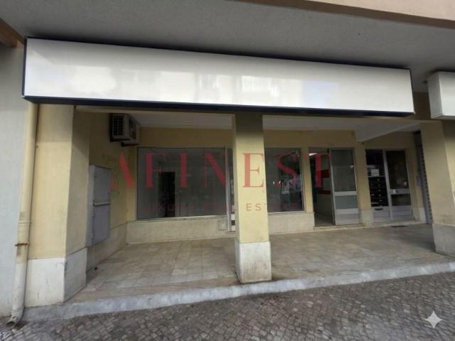 Loja alugar em Almada, Setúbal
