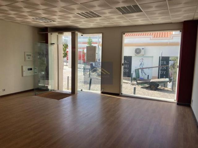Loja alugar em Almada, Setúbal
