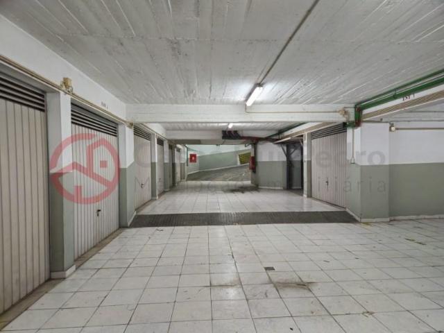 Garagem alugar em Almada, Setúbal
