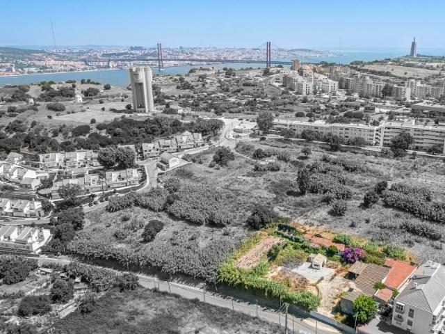 Terreno venda em Banática, Almada