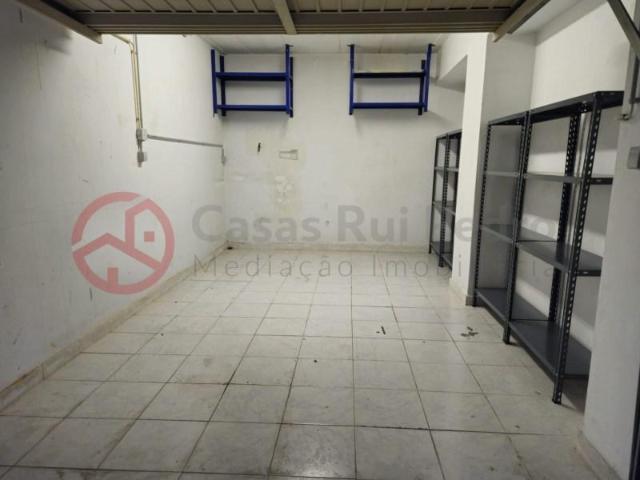 Garagem venda em Almada, Setúbal