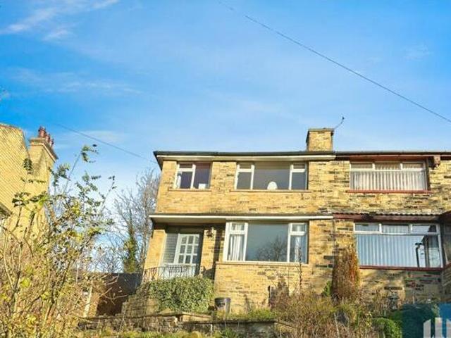 House for sale in Huddersfield, West Yorkshire