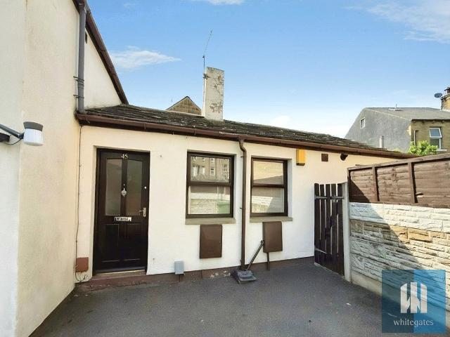 House for rent in Hillhouse, Almondbury