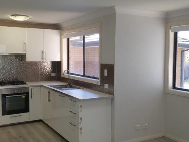 Townhouse for rent in Watanobbi, New South Wales